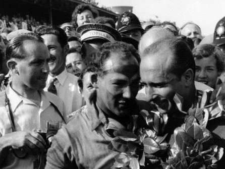 Stirling Moss a Juan Manuel Fangio